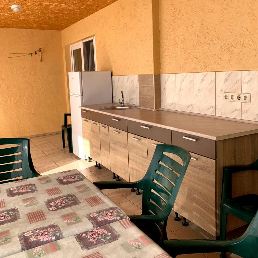 Guest House Santin Tjornomorsk Eksteriør billede